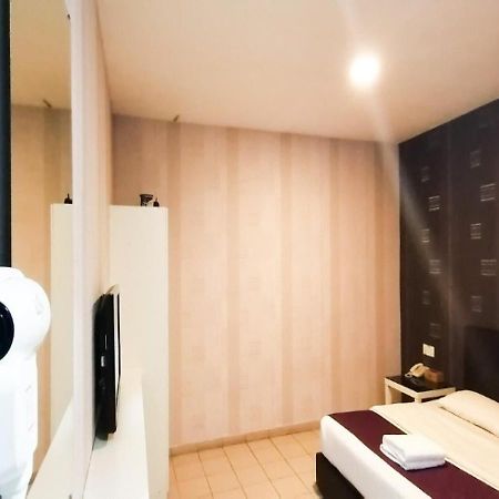 Biz Hotel Batu Pahat Eksteriør billede