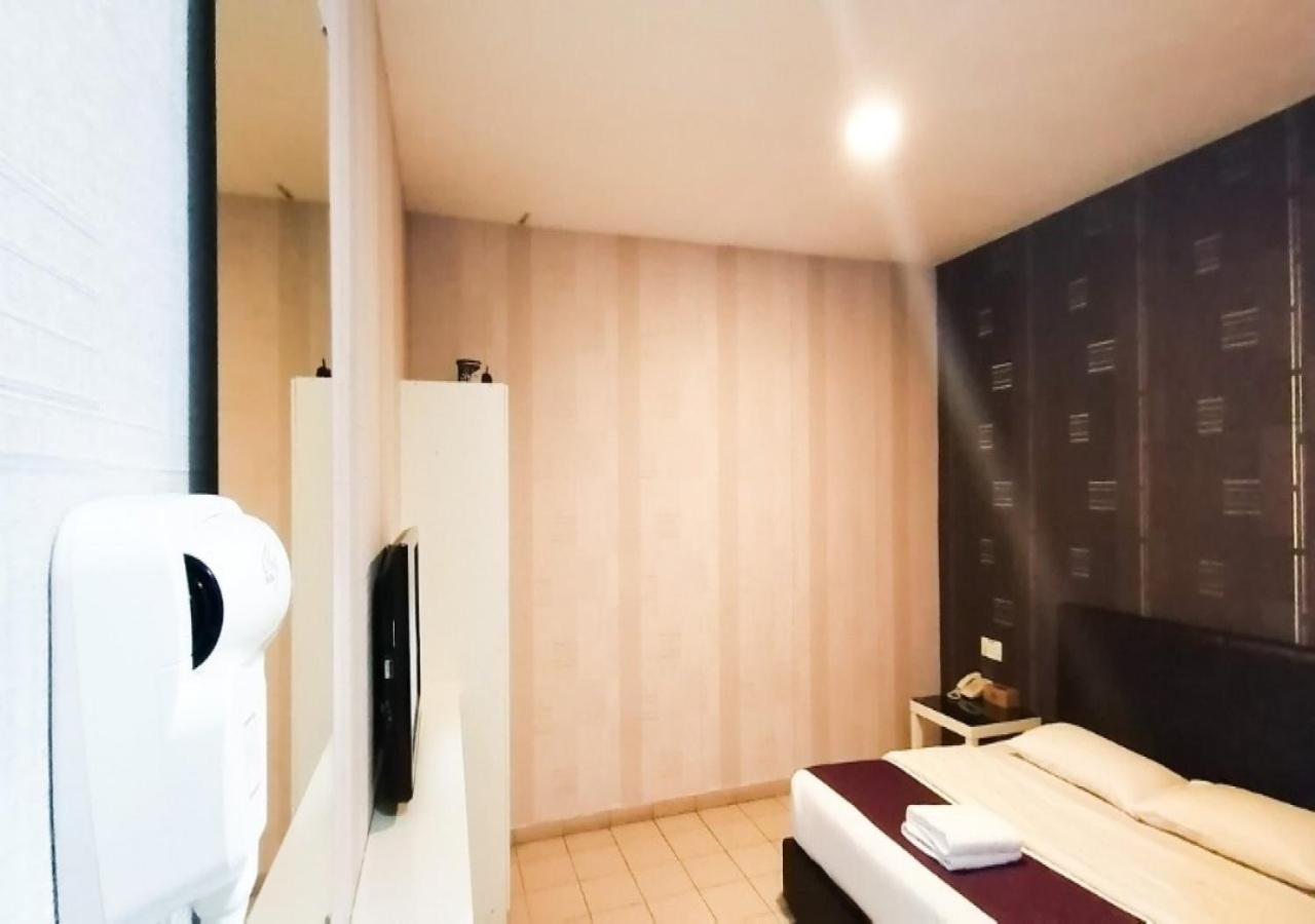 Biz Hotel Batu Pahat Eksteriør billede